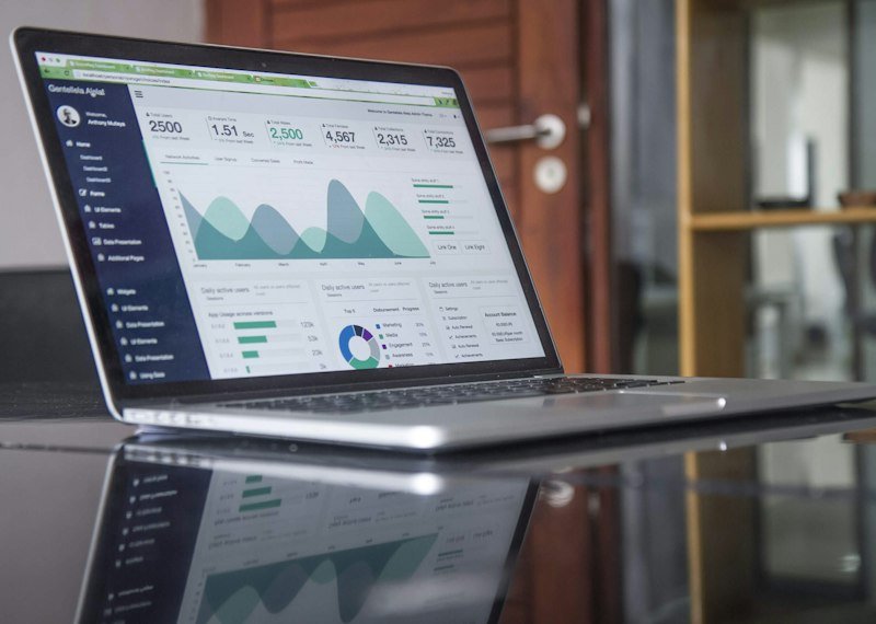 FinTech SaaS Dashboard Re-Architecture